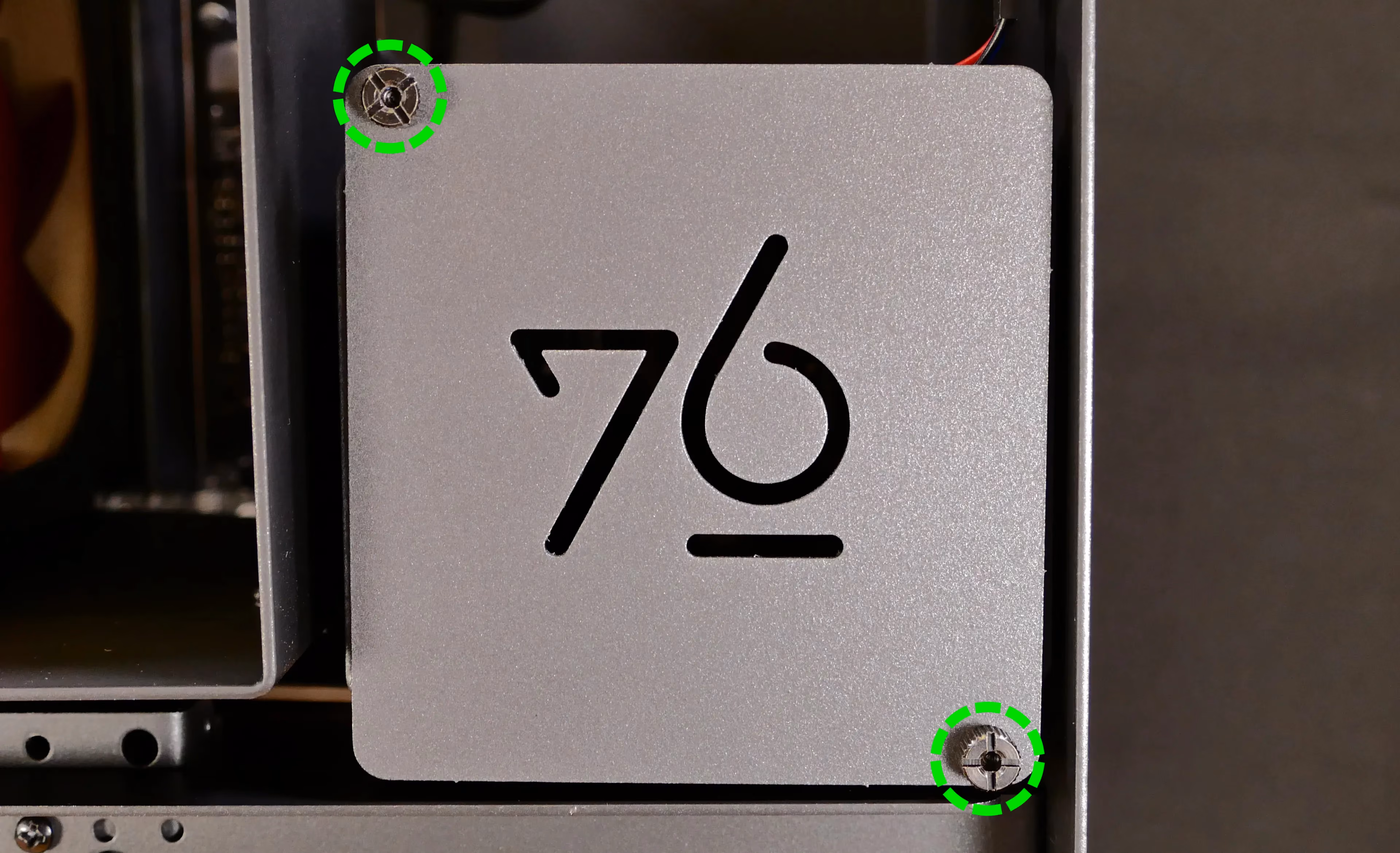 2.5" drive cover and 2.5" drive screws