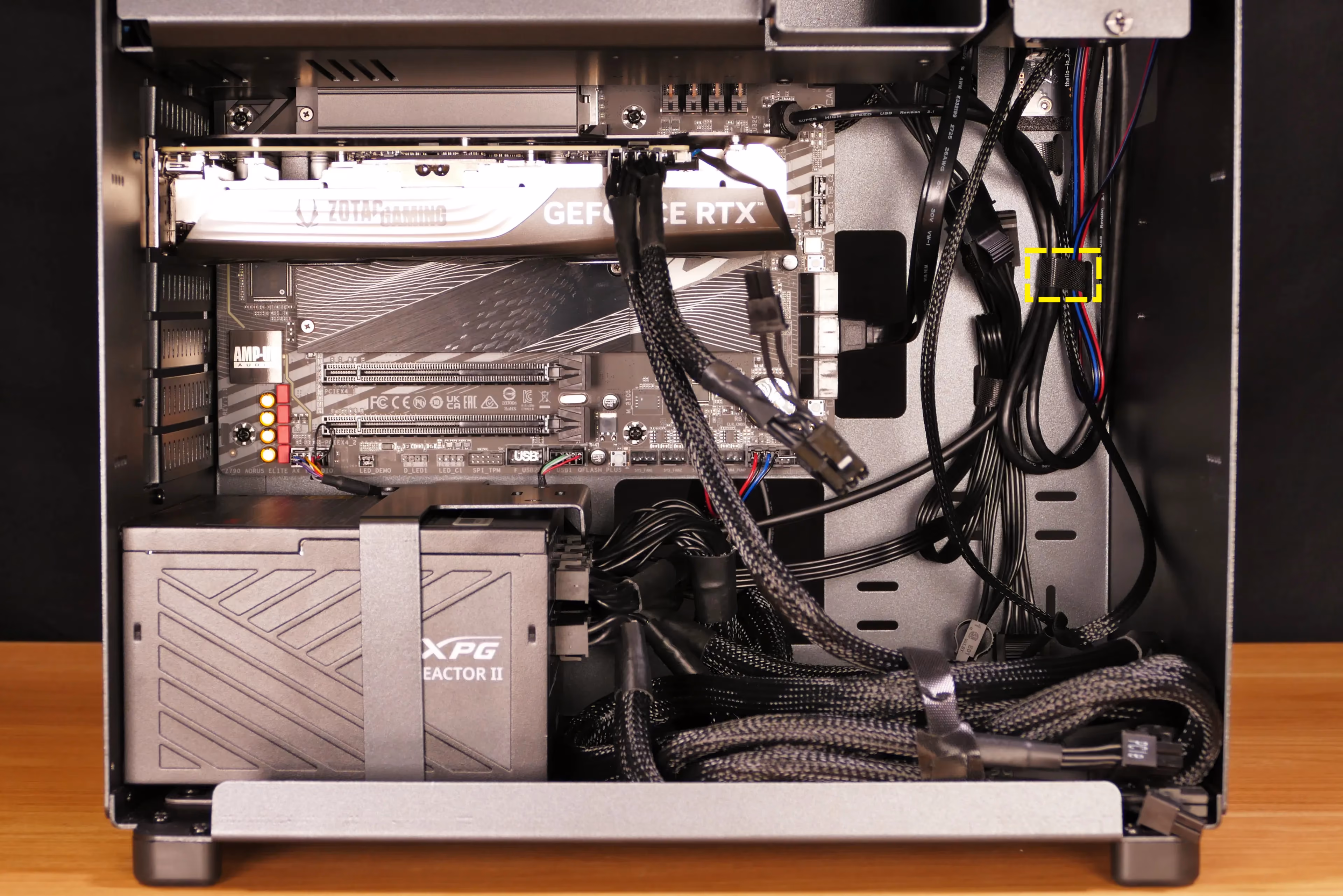 Bottom case fan cable management