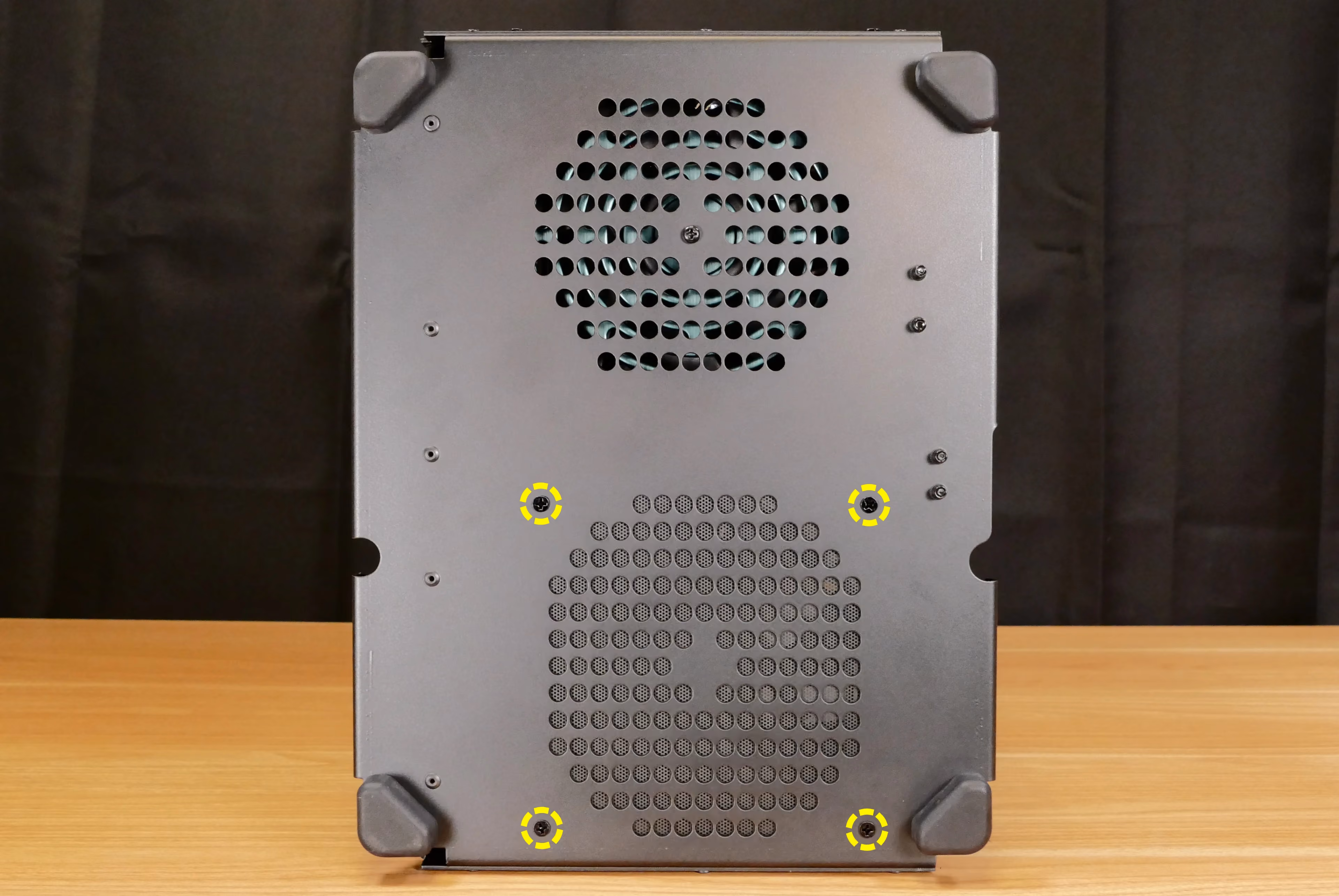 Bottom case fan screws